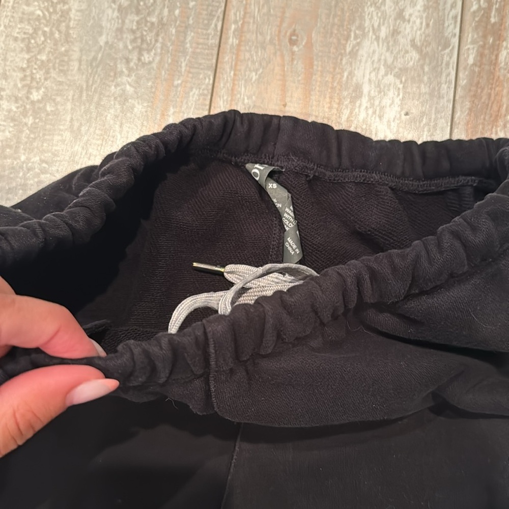 Vuori Black Sedona sweatpants - Picture 5 of 6